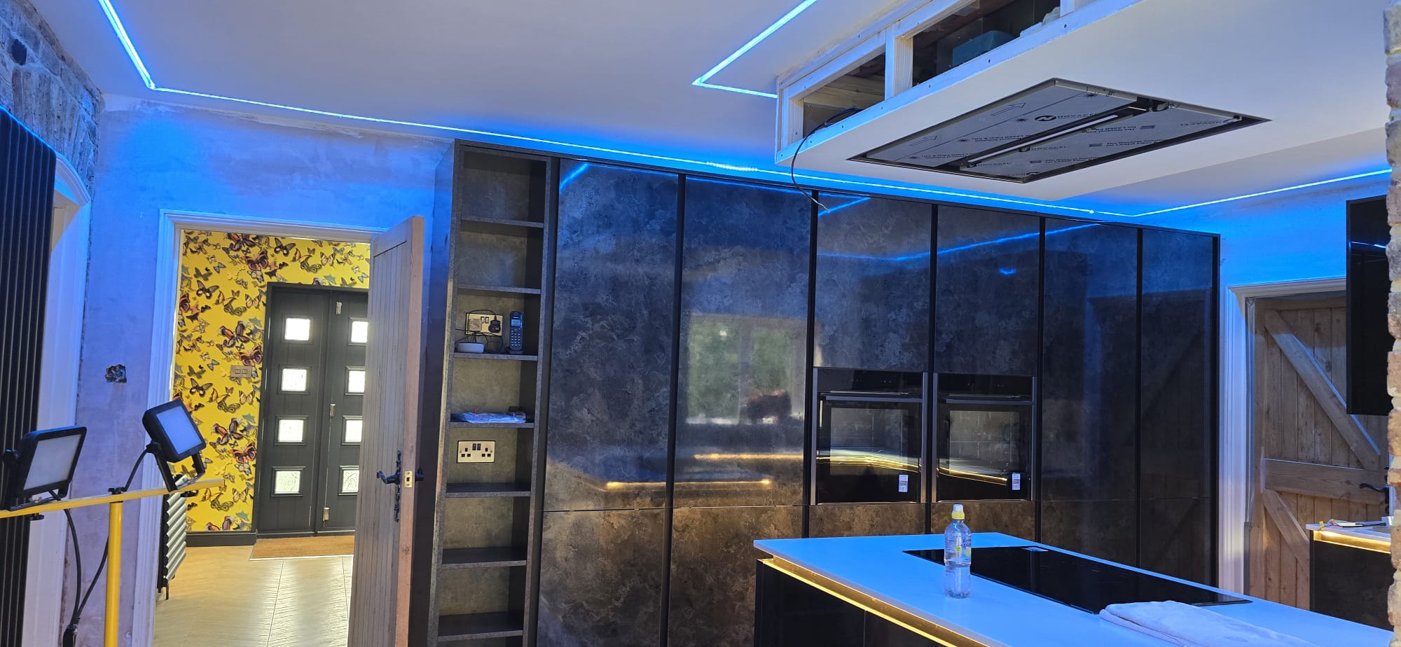 Perimeter LED Lighting & Ceiling Hood