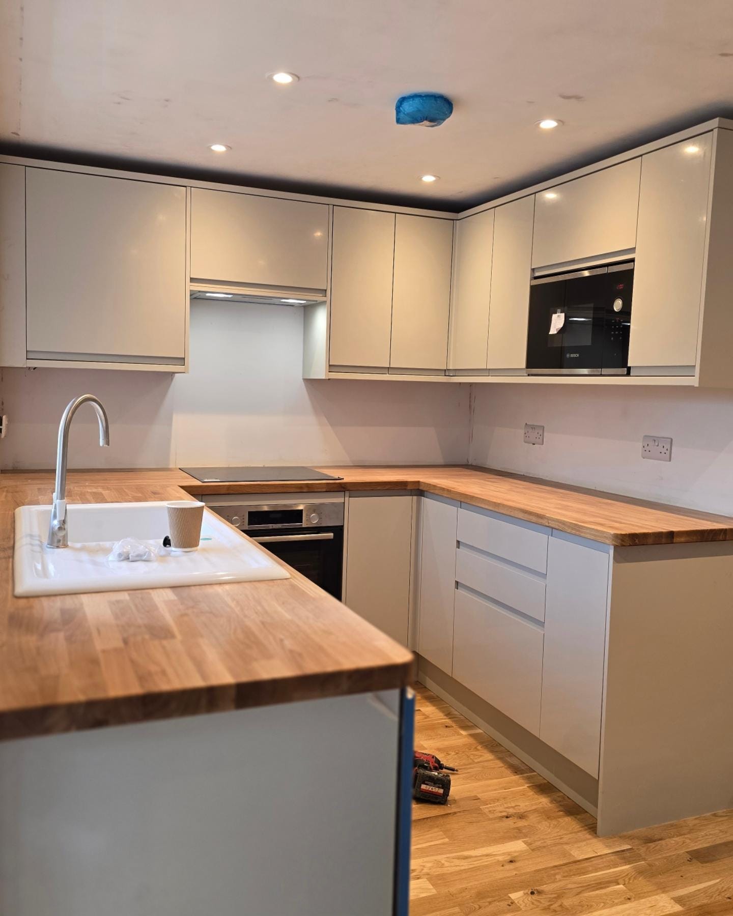 Cream Gloss Kitchen Fit-Out